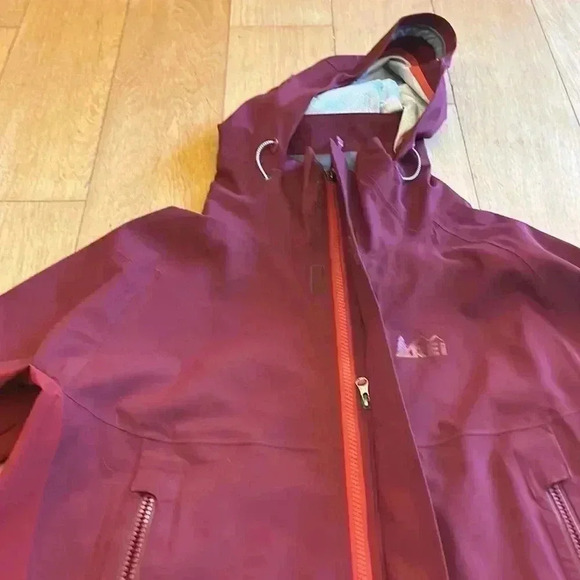 REI shell - Picture 9 of 16